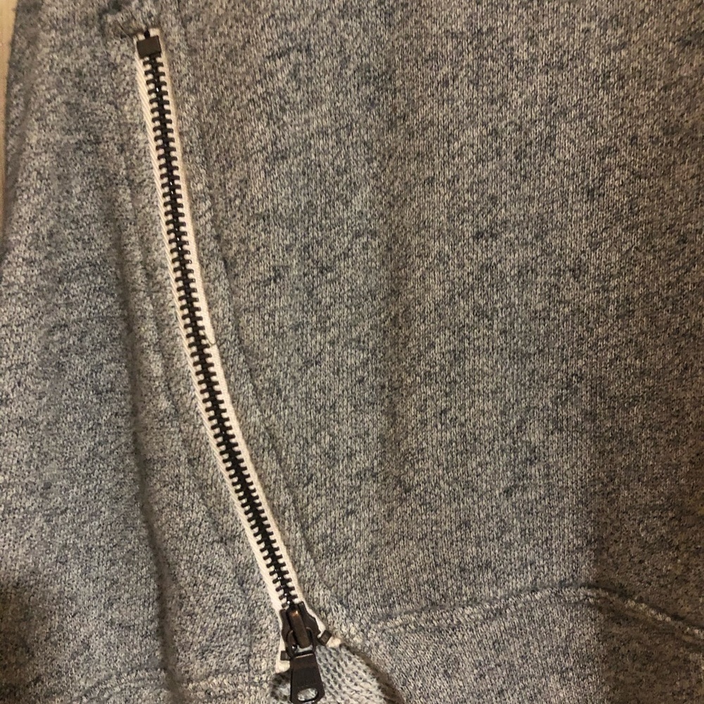 ROOTS Sweater. - Picture 3 of 5